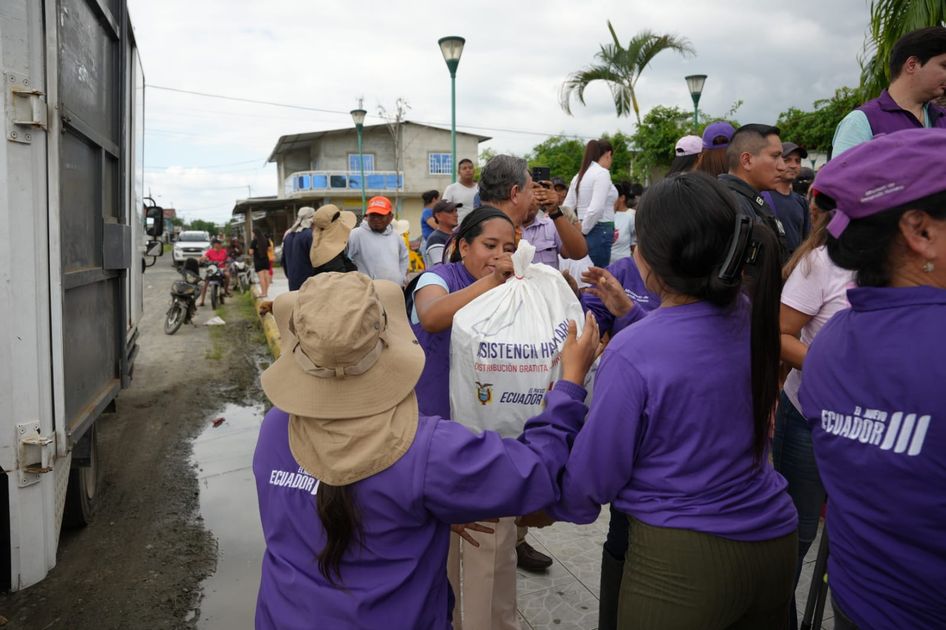 Prefectura del Guayas entrega 615 kits de agua segura en Balao y Naranjal