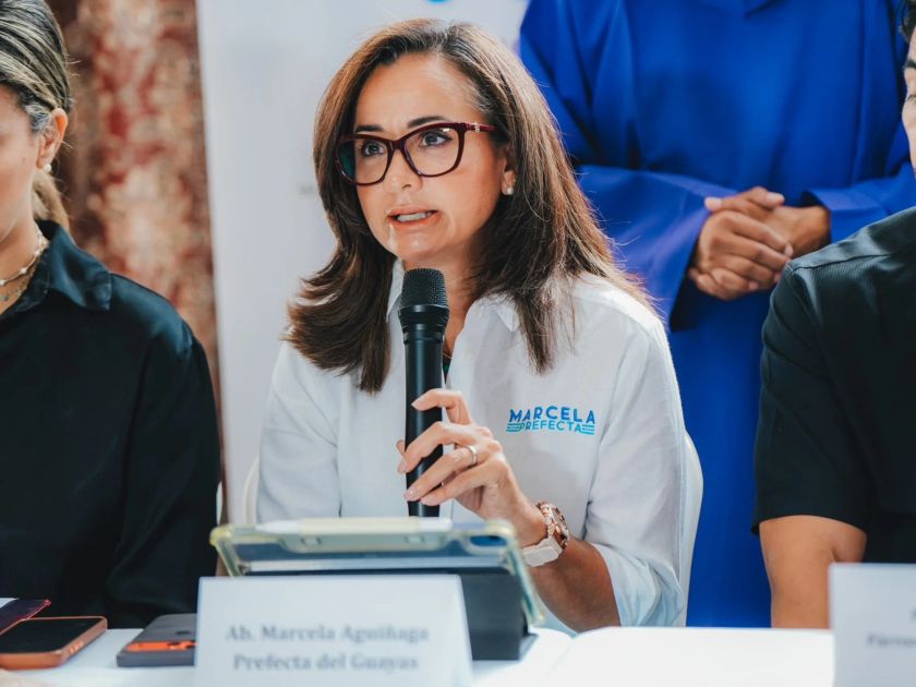 Prefectura de Imbabura inicia asfaltado en Las Golondrinas tras años de espera