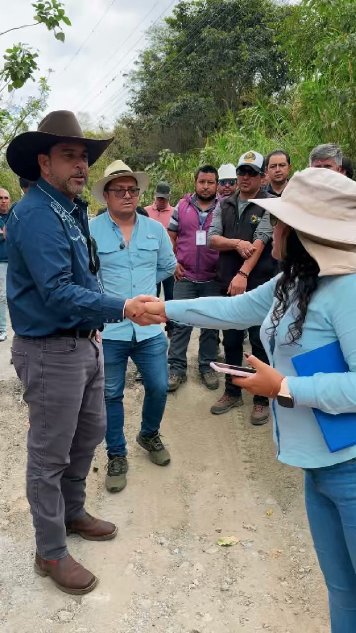 Prefectura de Loja inicia obras previas al asfaltado de vía en San Pedro de Vilcabamba