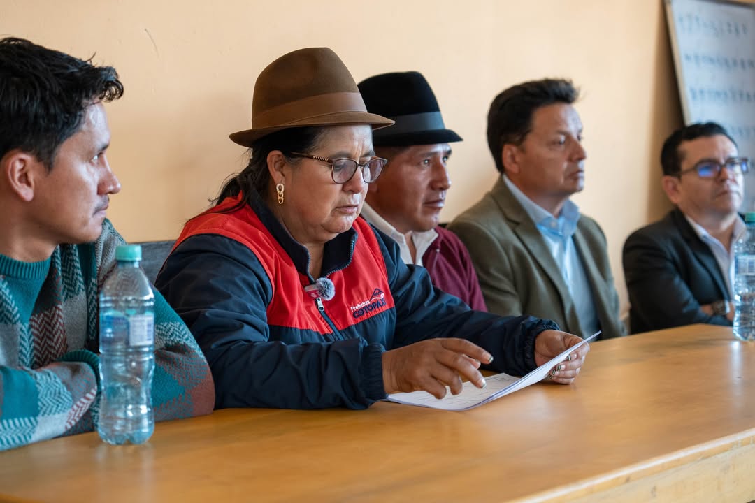 Prefectura de Cotopaxi y vecinos de Saquisilí acuerdan apoyo a espacios deportivos e instituto técnico
