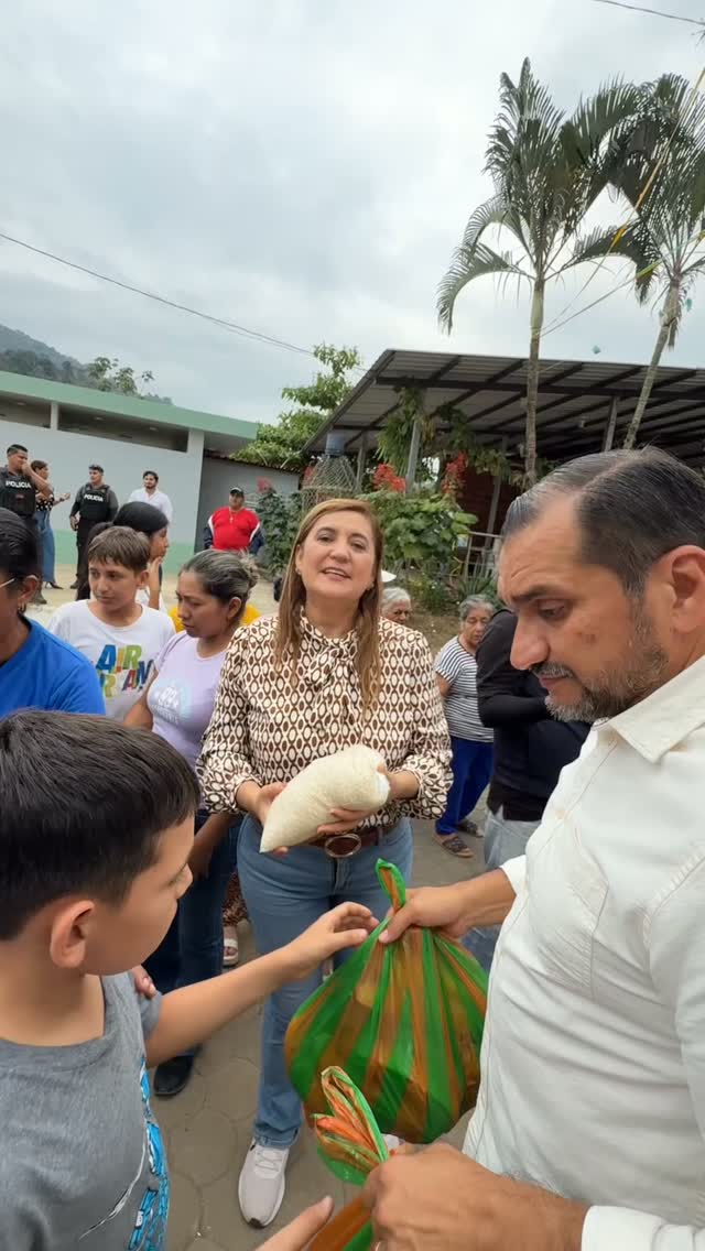 Prefectura de El Oro entrega insumos a 300 familias rurales en Piñas