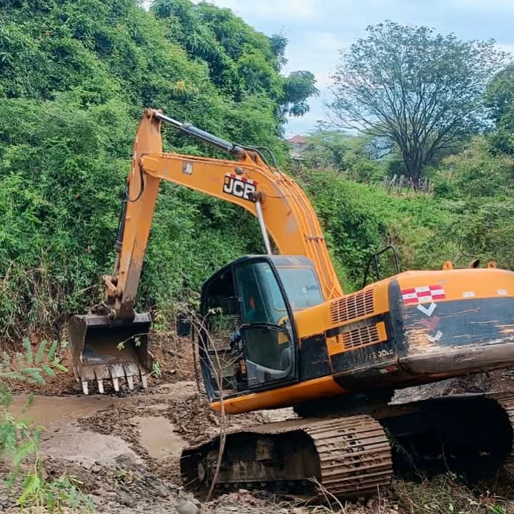 Prefectura de Loja inicia retiro de sedimentos en Quebrada Garza Real para prevenir riesgos por El Niño
