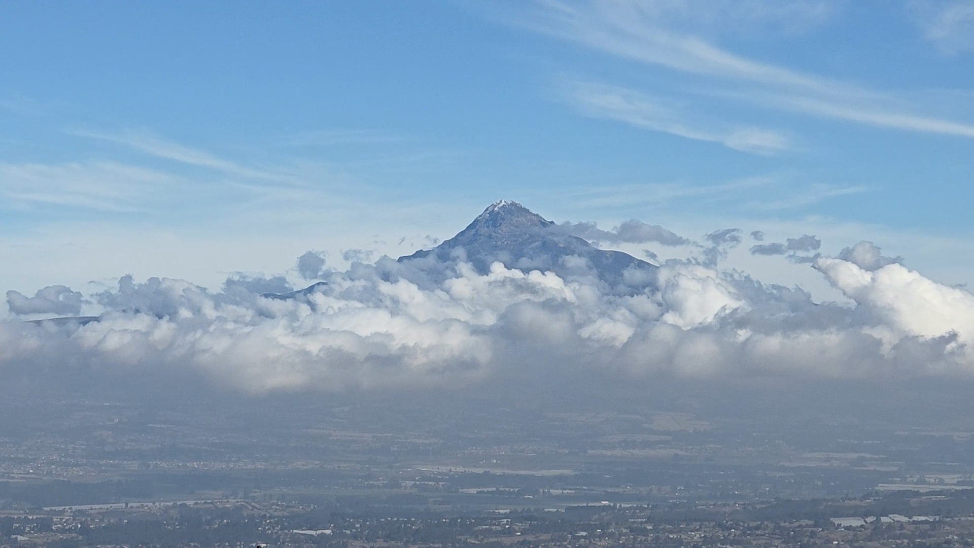 Prefectura de Cotopaxi inicia obras de riego y entrega ayudas sociales en Toabillí y Unabana