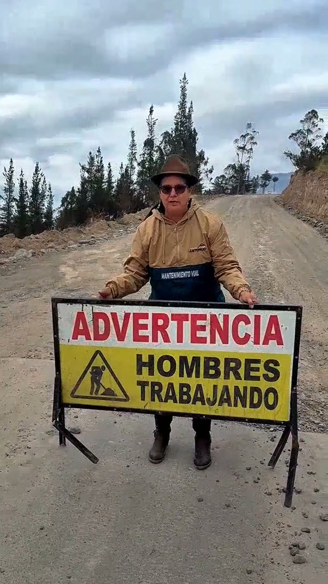 Prefectura de Cotopaxi avanza asfaltado de 12 km en vía E35 para conectar Salcedo y Pujilí