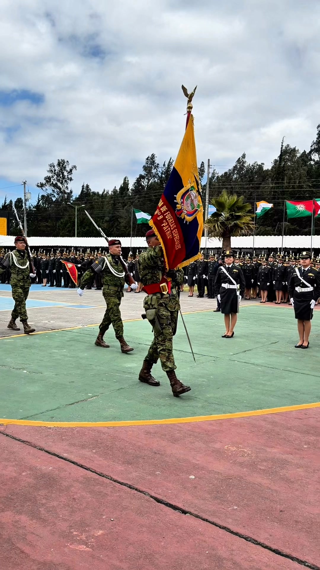 Prefectura de Cotopaxi apoya al COMIL 13 con inauguración de año lectivo y cambio de insignias