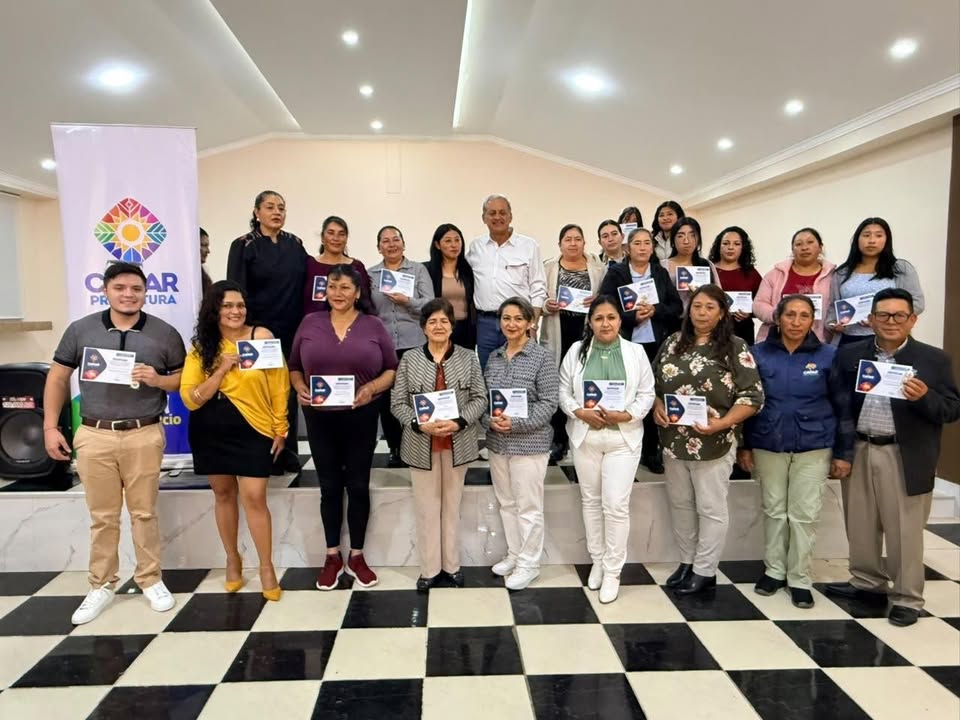 Prefectura de Cañar cierra taller de repostería para 25 mujeres emprendedoras de Nazón