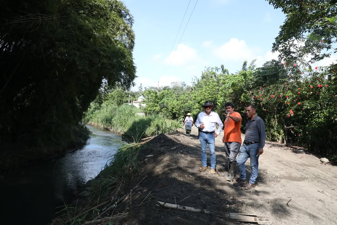 Prefectura de Cañar ejecuta limpieza del estero Huaquillas para mitigar riesgos hídricos
