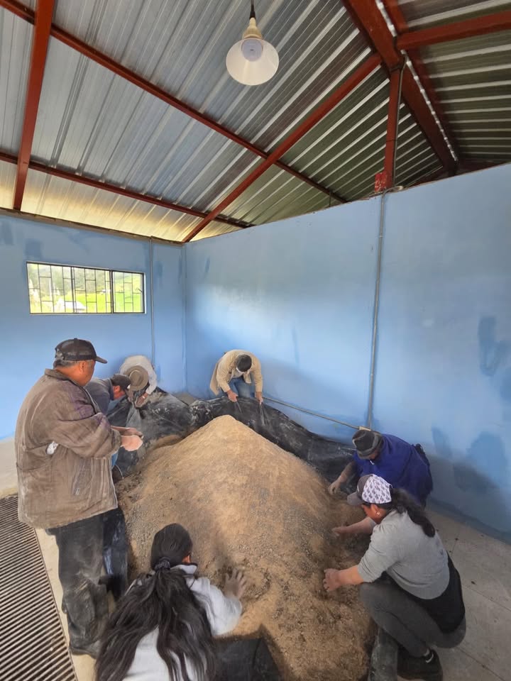 Prefectura de Cañar capacita a ganaderos de Bayas en producción de alimento balanceado