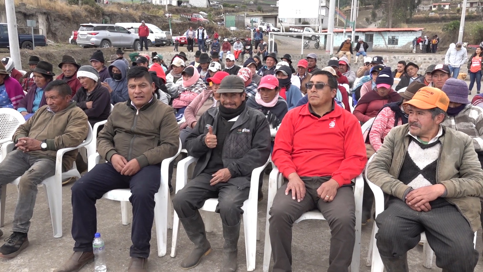 Prefectura de Chimborazo entrega semillas de pasto mejorado a productores de Pichán