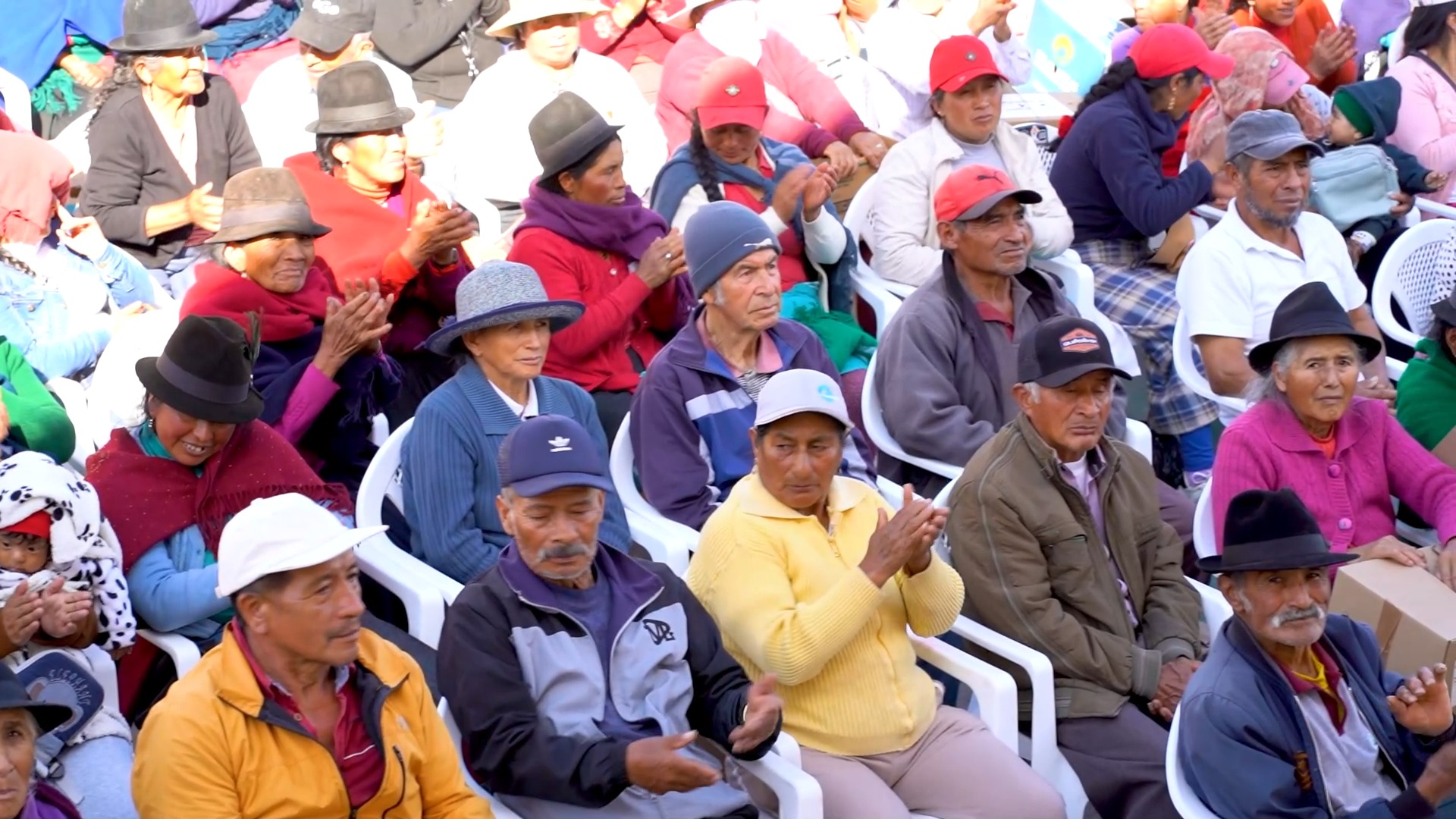Prefectura de Chimborazo entrega 3.050 pollos a comunidades de La Providencia