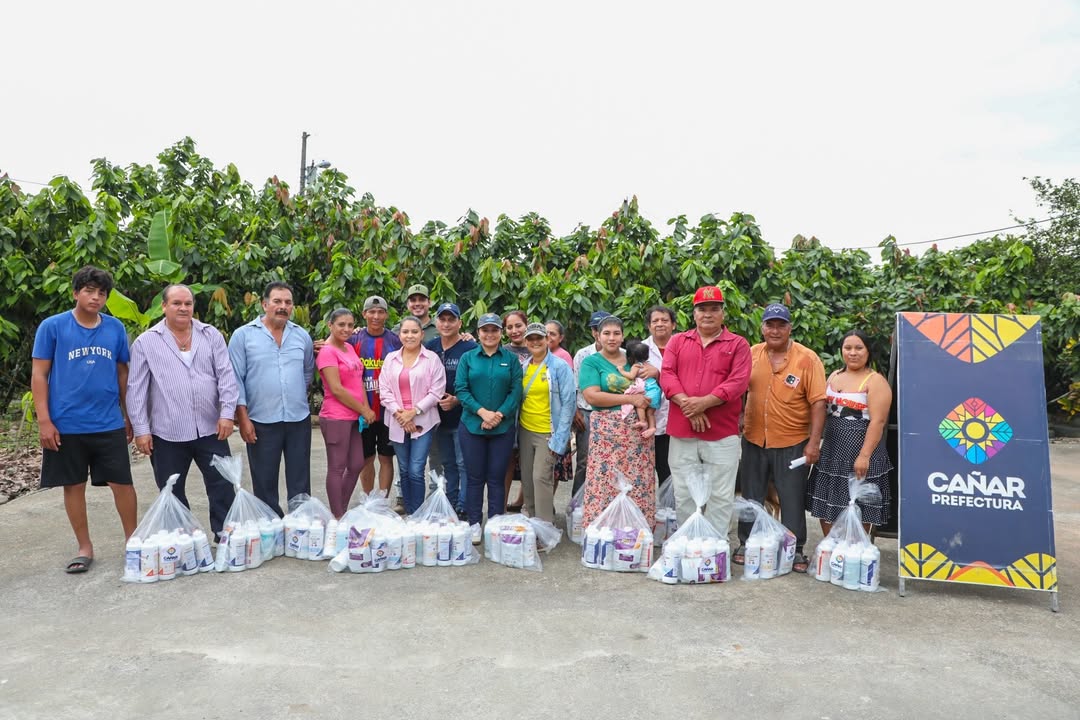Prefectura de Cañar entrega insumos a cacaoteros en La Troncal para fortalecer producción rural