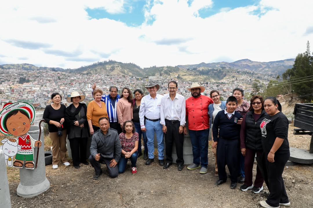 Prefectura de Cañer entrega materiales para agua potable en Azogues