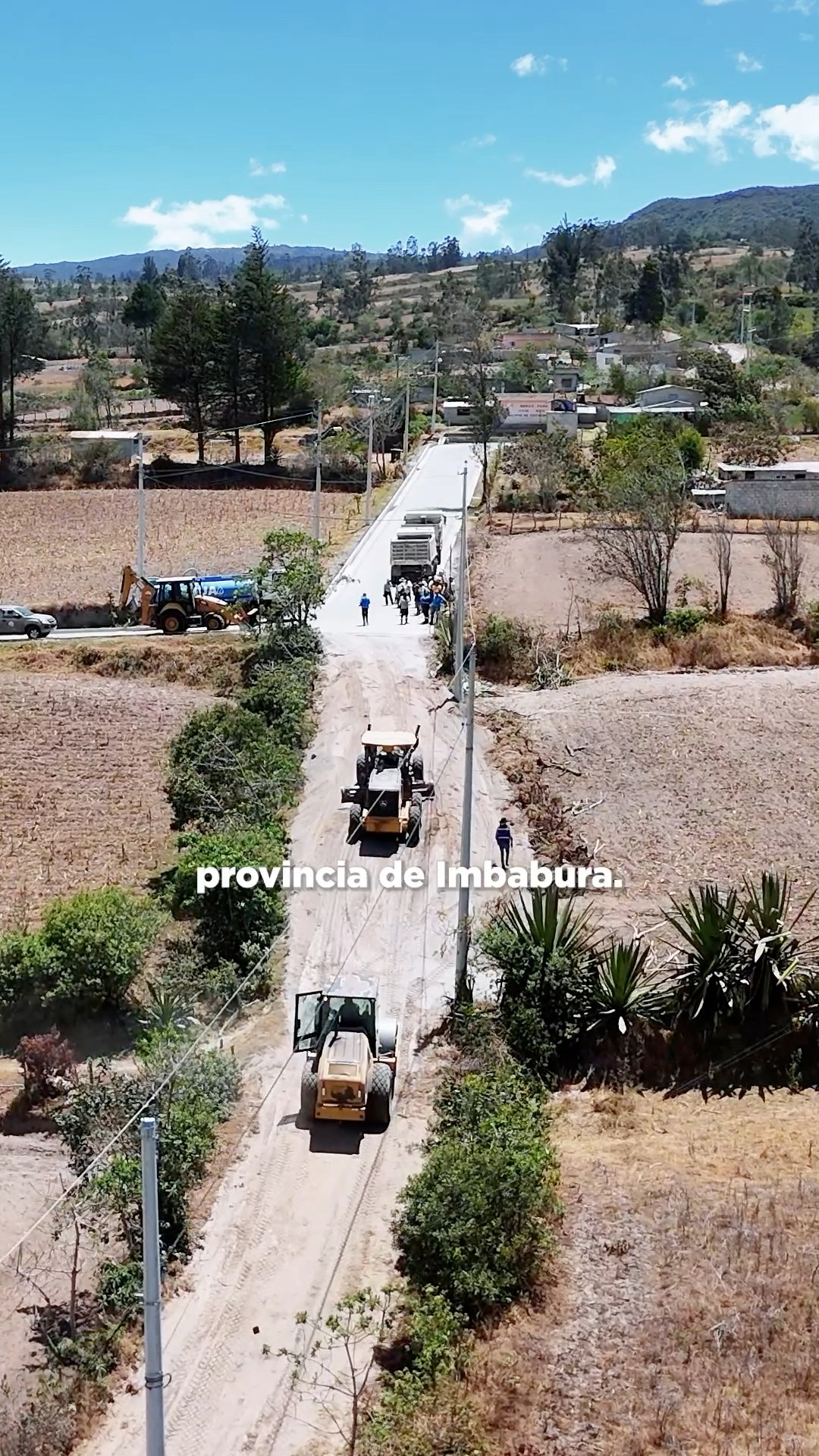 Prefectura de Imbabura fortalece mantenimiento vial con maquinaria para mejorar movilidad provincial