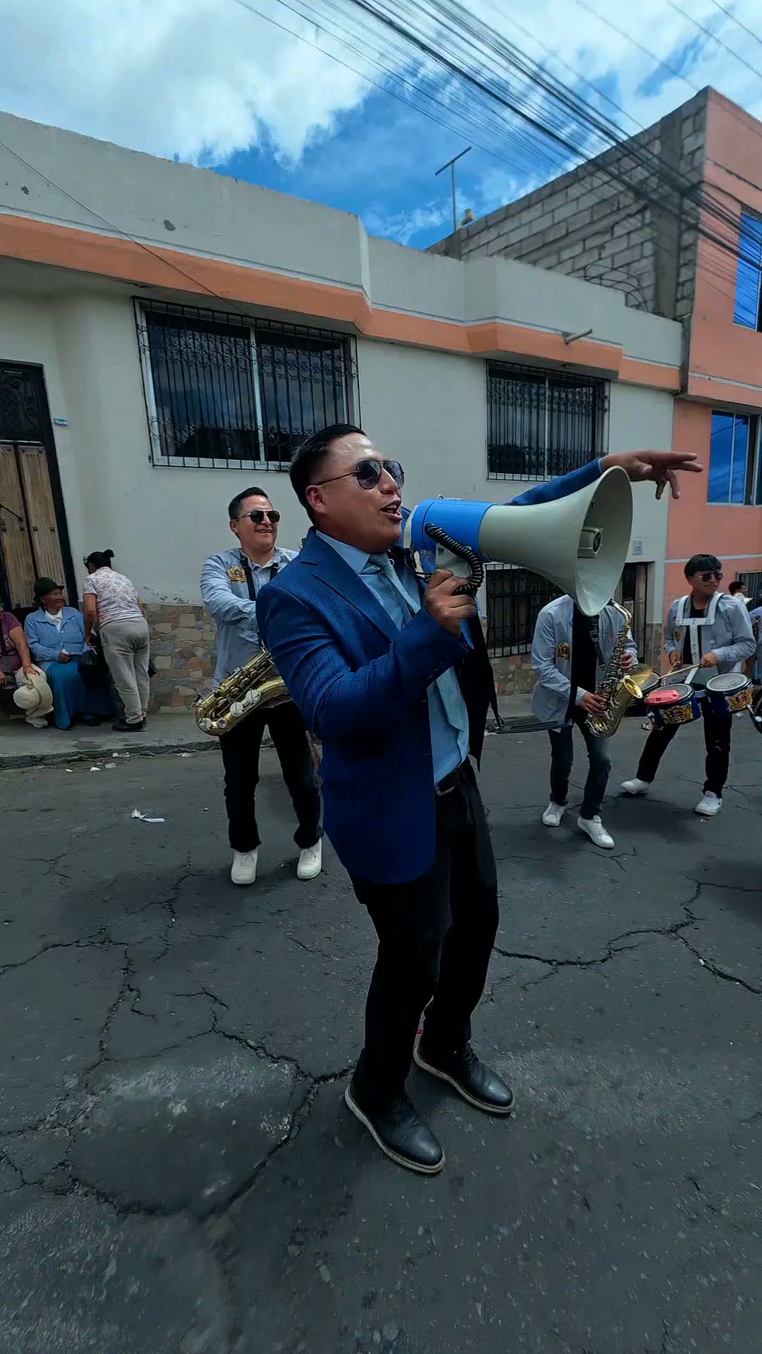 Prefectura de Cotopaxi: Lulú Tibán asiste a festividades de la Virgen de La Merced en Latacunga