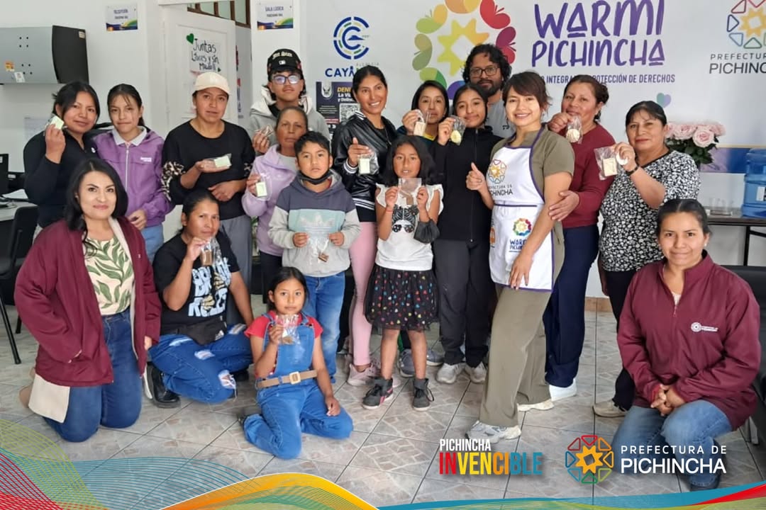 Prefectura de Pichincha capacita a mujeres de Cayambe en elaboración de jabones artesanales