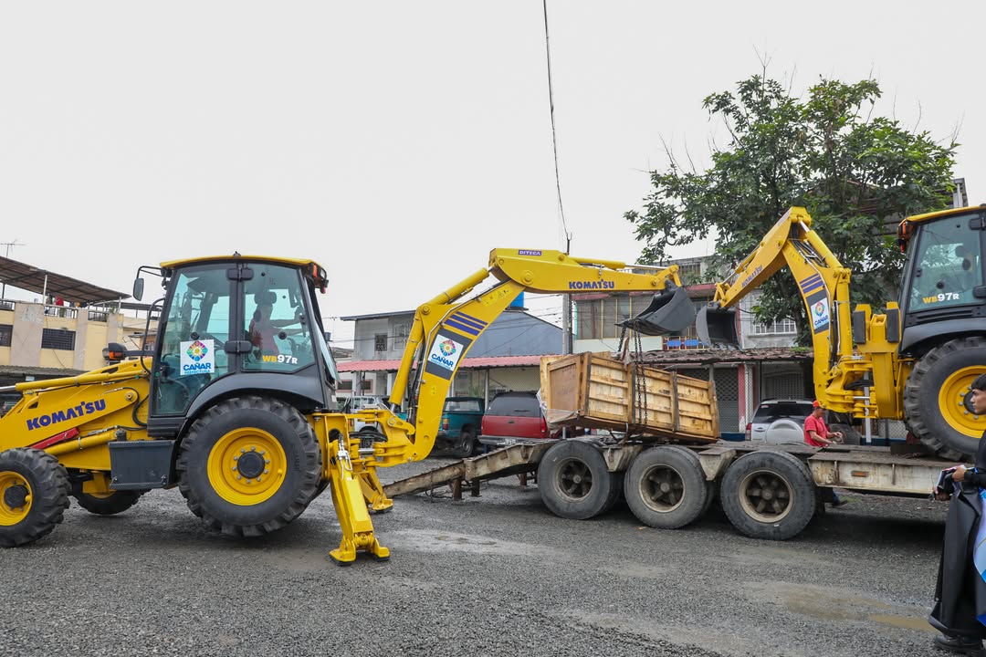 Prefectura de Cañar fortalece mantenimiento vial en La Troncal con nueva maquinaria