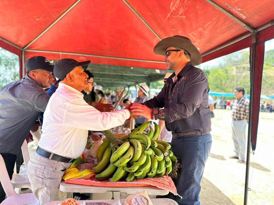 Prefectura de Loja apoya a ganaderos de Sozoranga en Expoferia de Nueva Fátima