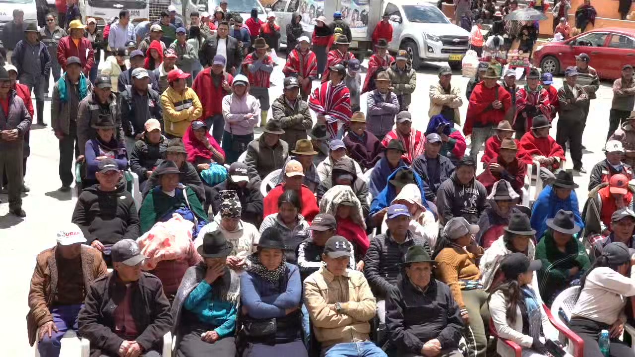Prefectura de Chimborazo entrega insumos agrícolas a 315 productores en Juan de Velasco