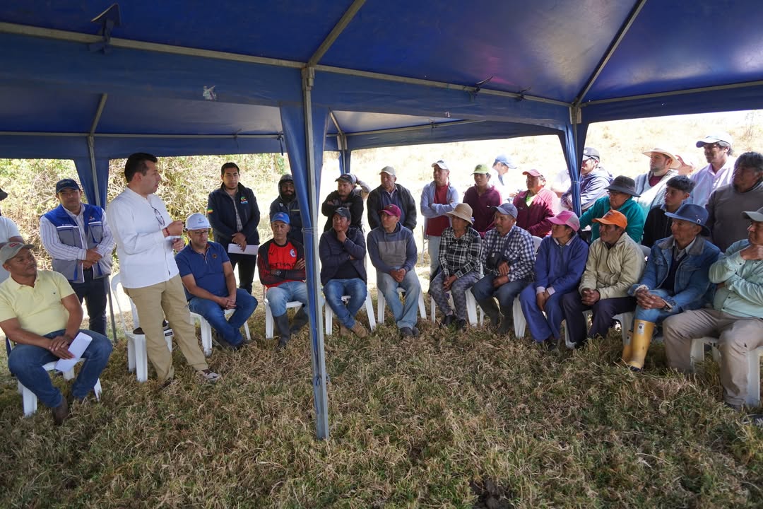 Prefectura del Carchi avanza al 45% en la vía Palo Blanco – Juan Montalvo