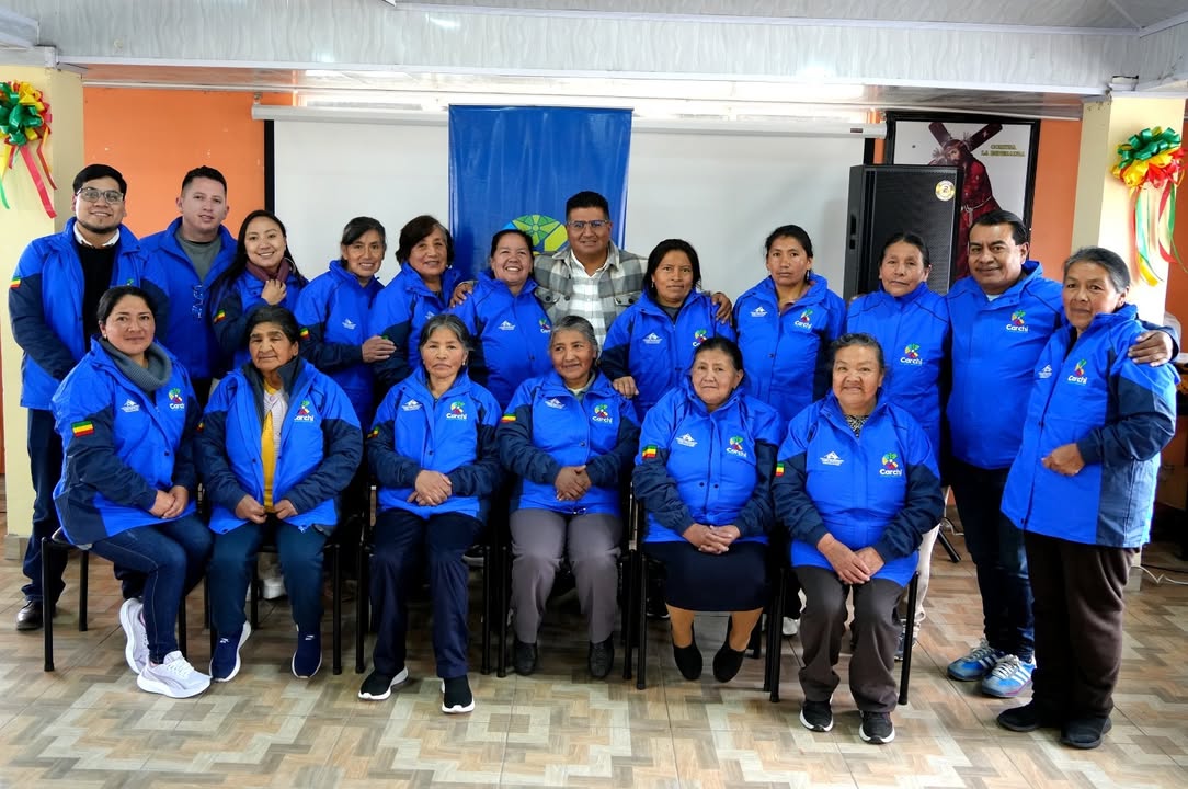 Prefectura de Carchi entrega insumos a vendedoras de Tufiño para impulsar el emprendimiento local