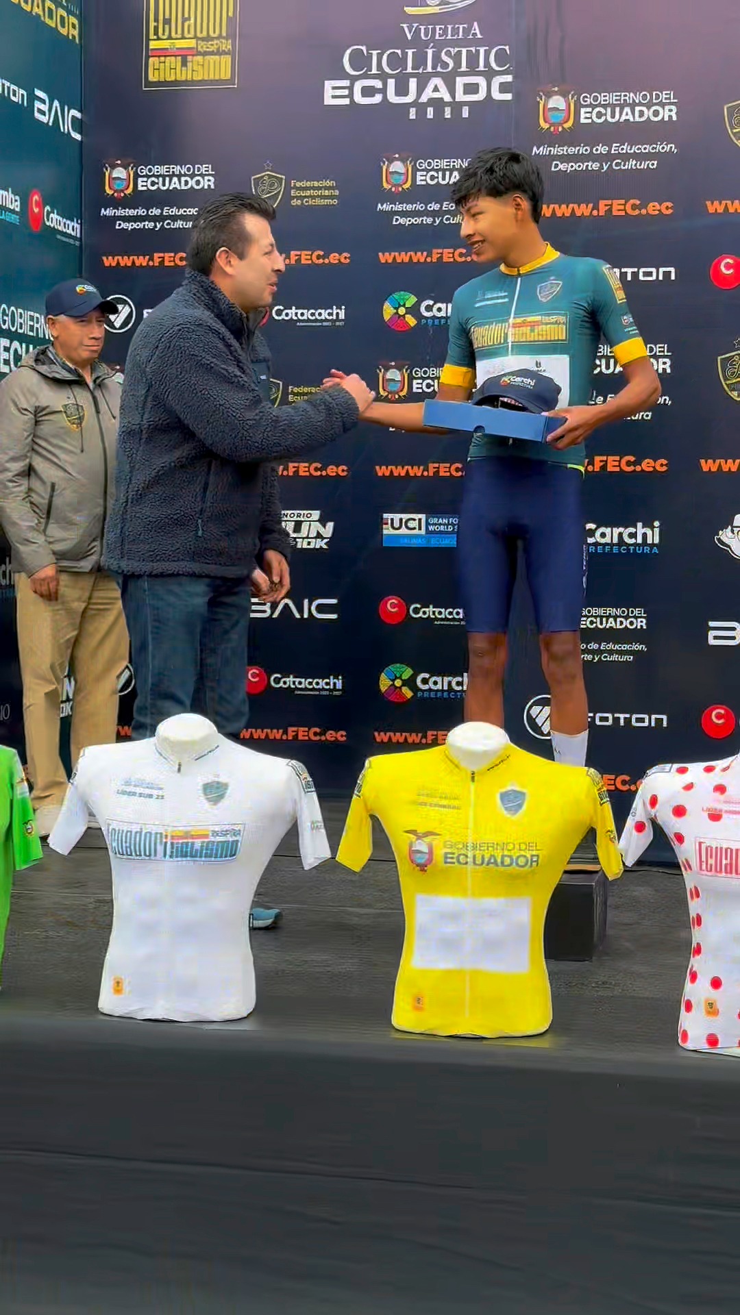Prefectura del Carchi aporta USD 15.000 para la Vuelta al Ecuador en Tulcán