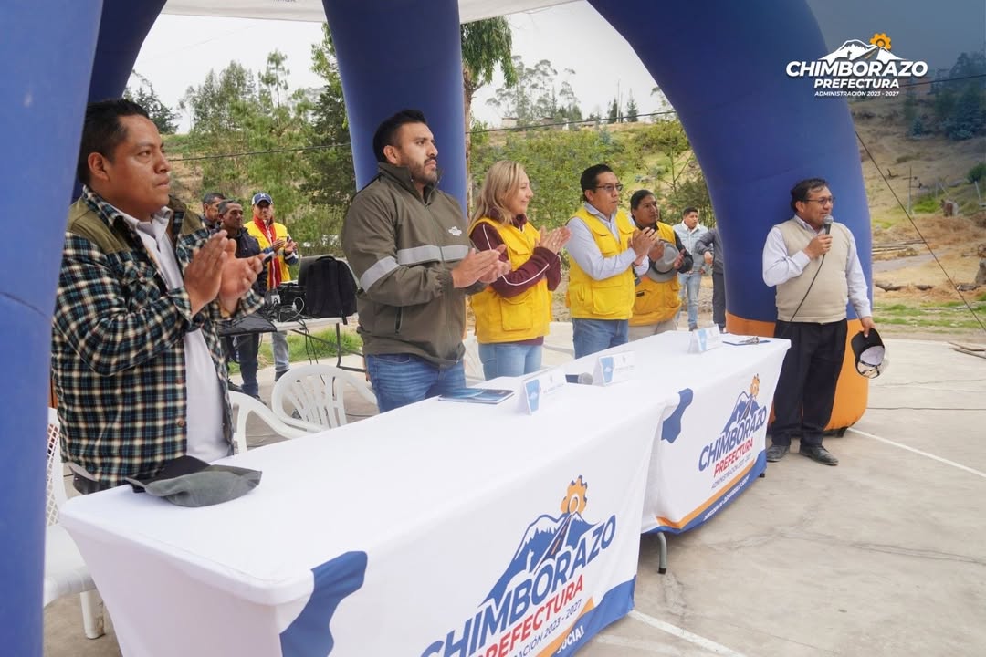 Prefectura de Chimborazo socializa mejoramiento vial de 5 km en Alausí