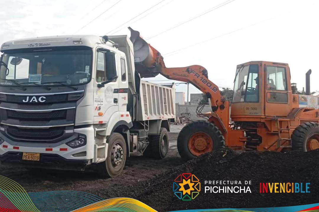 Prefectura de Pichincha inicia fresado en calle Tránsito Amaguaña, San Antonio
