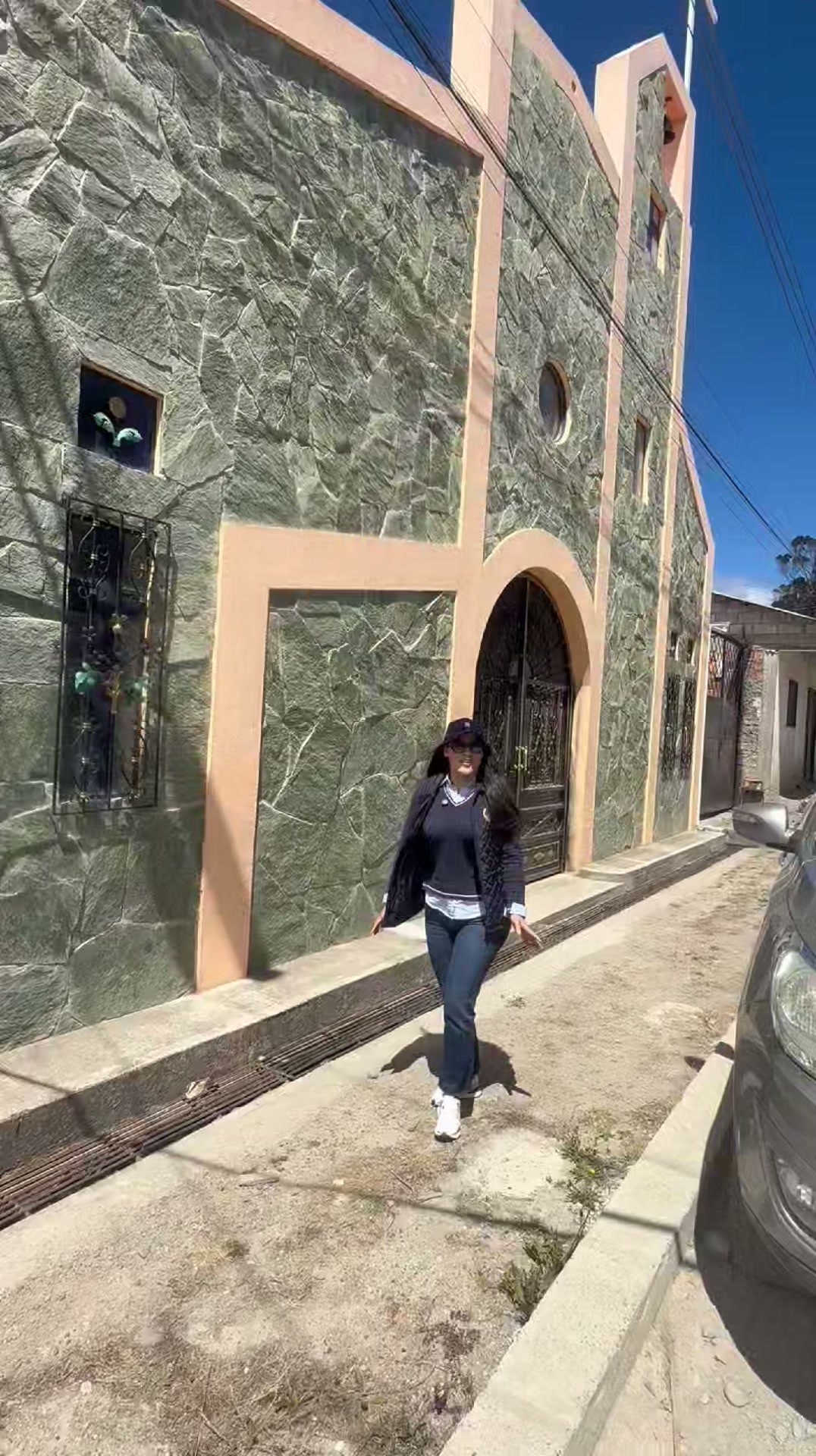 Prefectura del Cañar ejecuta obras viales y capacita a productores en una semana de trabajo provincial