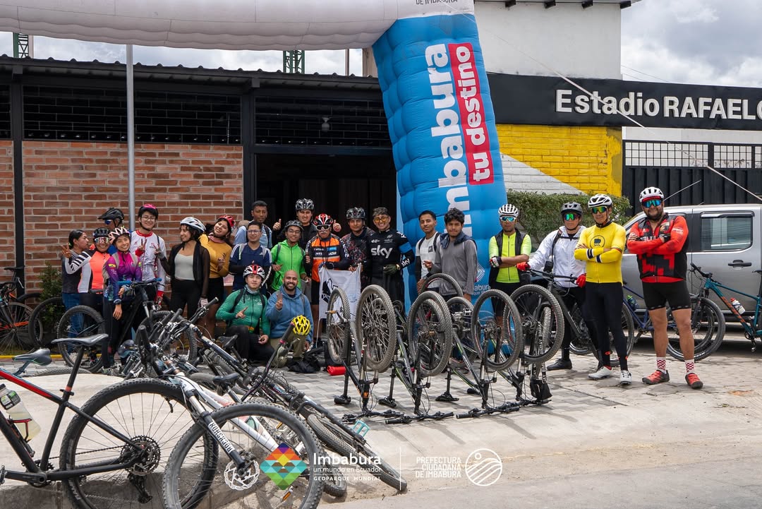 Prefectura de Imbabura inaugura calle a Yachay y feria para emprendedoras en Urcuquí