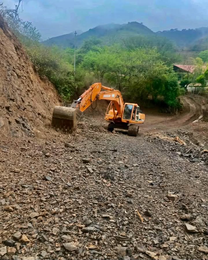 Prefectura de Loja ejecuta variante vial en Puyango para mejorar conectividad rural