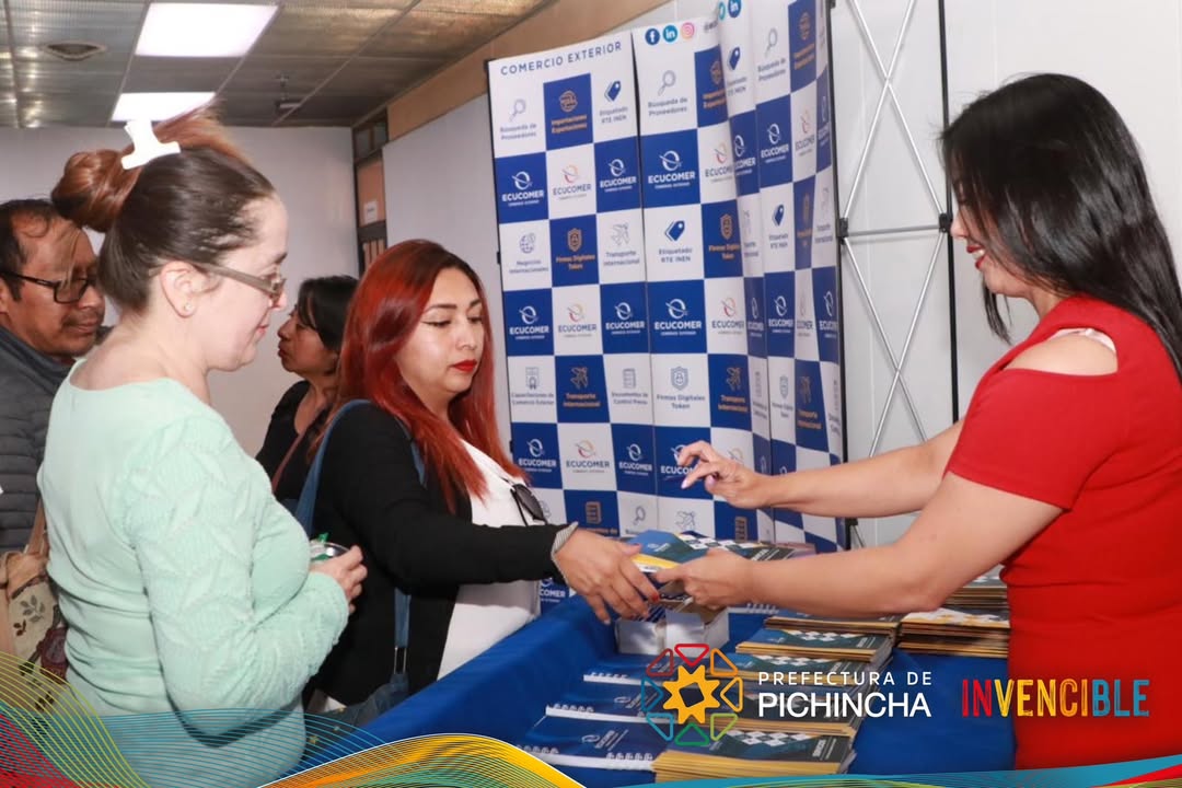 Prefectura de Pichincha capacita a más de 200 emprendedores en logística y aduanas